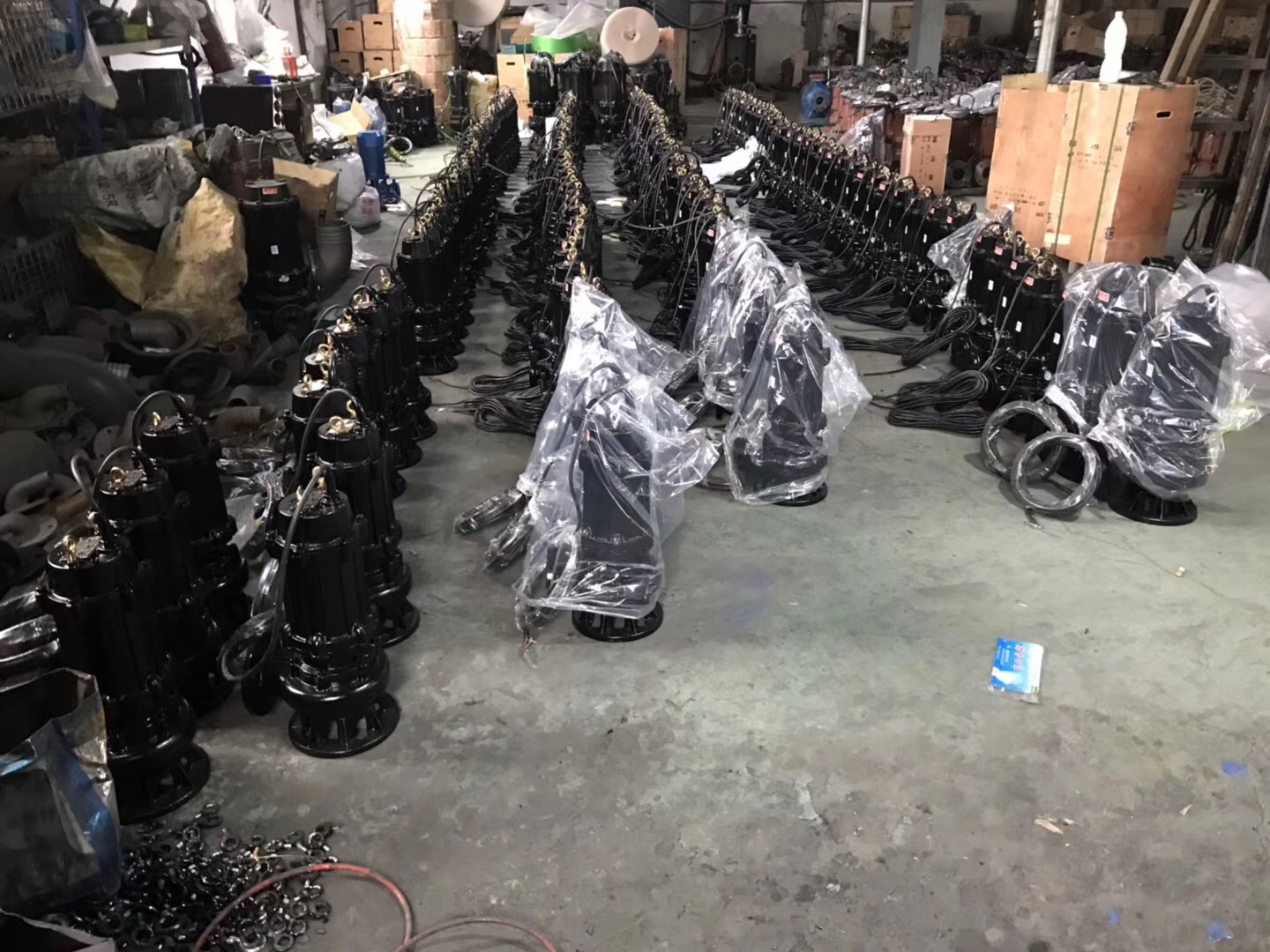 WQ潛水式無(wú)堵塞排污泵實(shí)物圖片