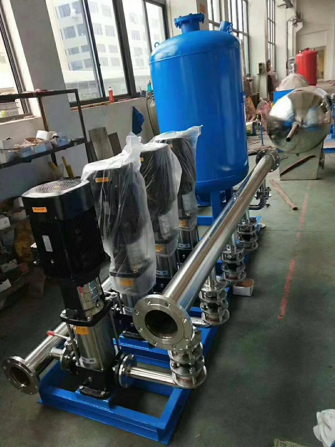 無(wú)負(fù)壓成套機(jī)組實(shí)物圖片